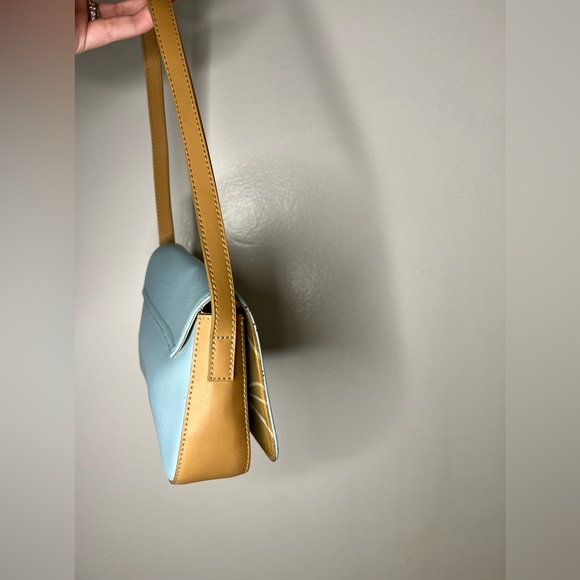 SOLD Y2K Blue Guess Shoulder Bag GUC - Picture 3 of 8